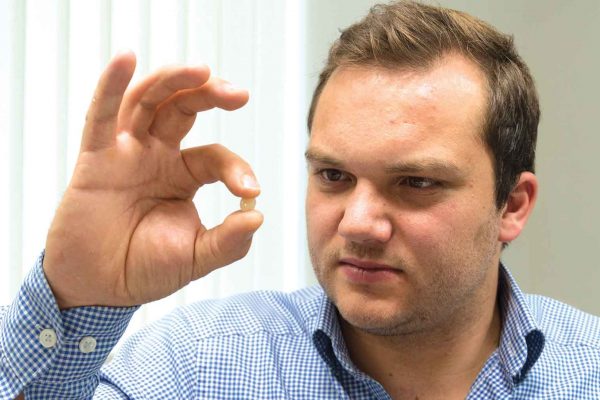 Benjamin Schick shows how hybrid ceramics make economic success possible for the dental laboratory