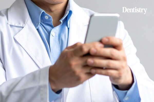 Smartphone imaging system could help dentists detect oral cancer